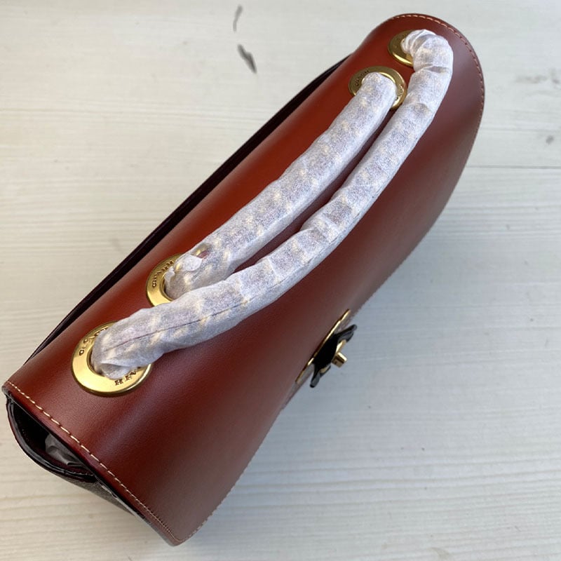 Geantă de damă Madison Camellia cu lanț, mică pătrată din piele cu finisaj retro, pentru umăr/crossbody
