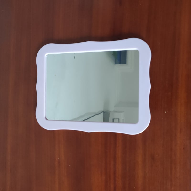 Oglindă de machiaj magnetică de 5x7 inch, cadru din plastic cu margine scalloped, pentru utilizare pe birou