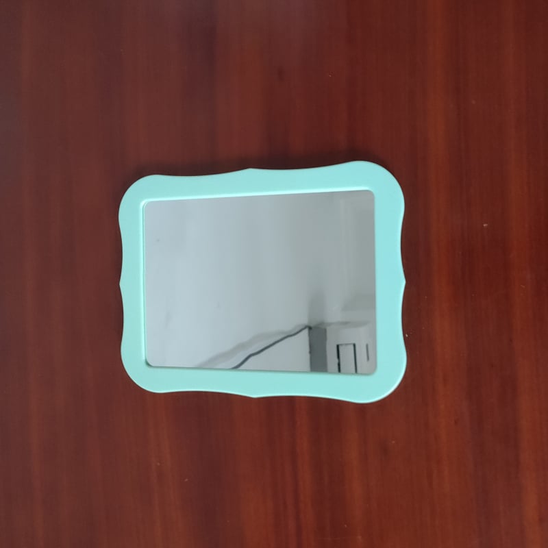 Oglindă de machiaj magnetică de 5x7 inch, cadru din plastic cu margine scalloped, pentru utilizare pe birou