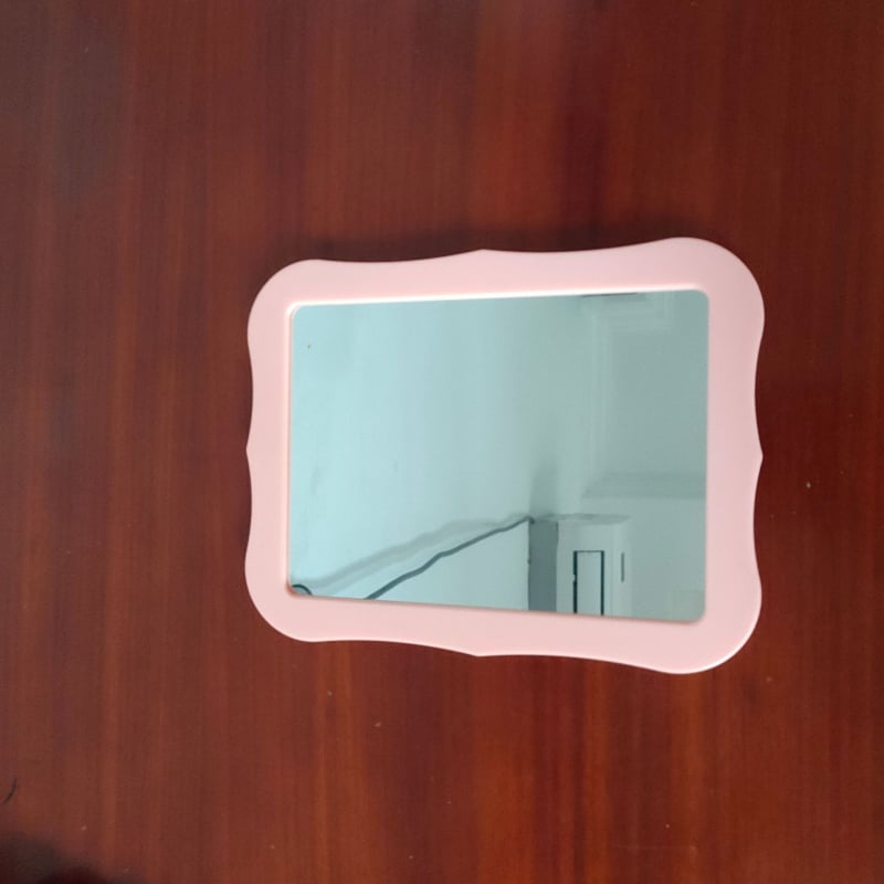 Oglindă de machiaj magnetică de 5x7 inch, cadru din plastic cu margine scalloped, pentru utilizare pe birou