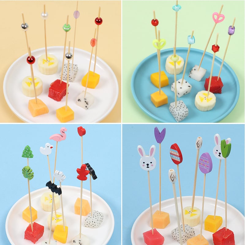 Bețișoare de fructe de unică folosință, cu design floral drăguț pe bețe de bambus, ideale pentru deserturi, sushi și decorarea fructelor.