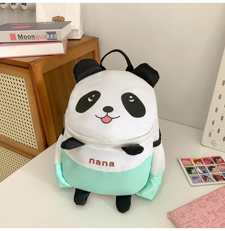 Rucsac drăguț pentru grădiniță cu panda roșu — din nylon, respirabil și durabil.