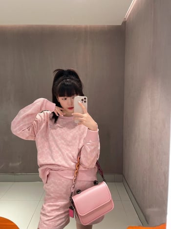 CH Koujia Pulover roz pentru femei din bumbac 100% cu jacquard greu și imprimeu all-over, guler rotund, casual
