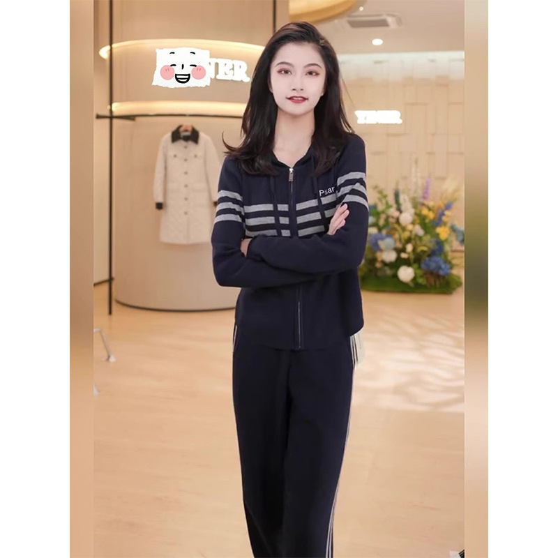 Set sportiv feminin din două piese, hanorac cu dungi și pantaloni largi, premium, colecția primăvară-toamnă 2025.
