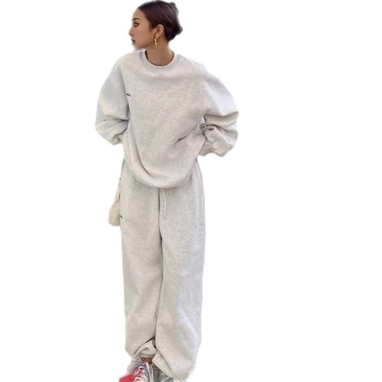 Set casual brodat pentru femei, croi lejer în stil boyish, hanorac și pantaloni jogger, primăvară–toamnă 2026