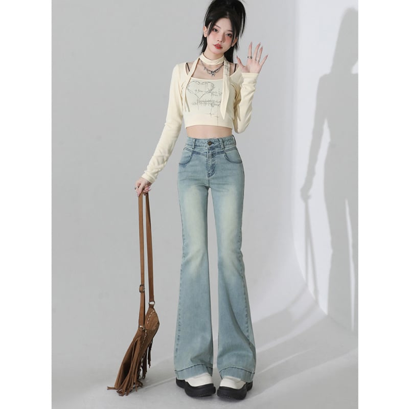 Jeans femei cu talie înaltă și croială evazată, stil american, toamnă–iarna 2025, albastru deschis, elastice, subțiază silueta, pentru siluete mici
