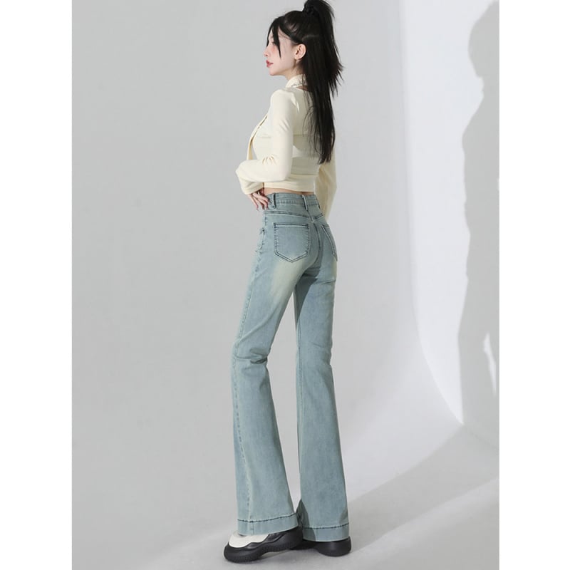 Jeans femei cu talie înaltă și croială evazată, stil american, toamnă–iarna 2025, albastru deschis, elastice, subțiază silueta, pentru siluete mici
