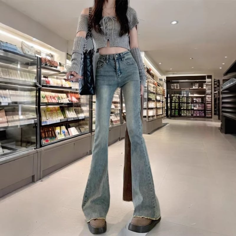 Jeans dama vintage cu tiv franjat, croi evazat, talie înaltă, slim, lungime până la podea, primăvara 2026