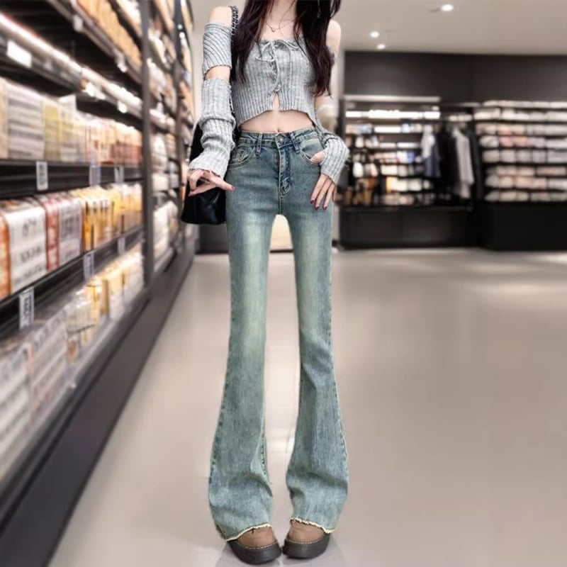 Jeans dama vintage cu tiv franjat, croi evazat, talie înaltă, slim, lungime până la podea, primăvara 2026