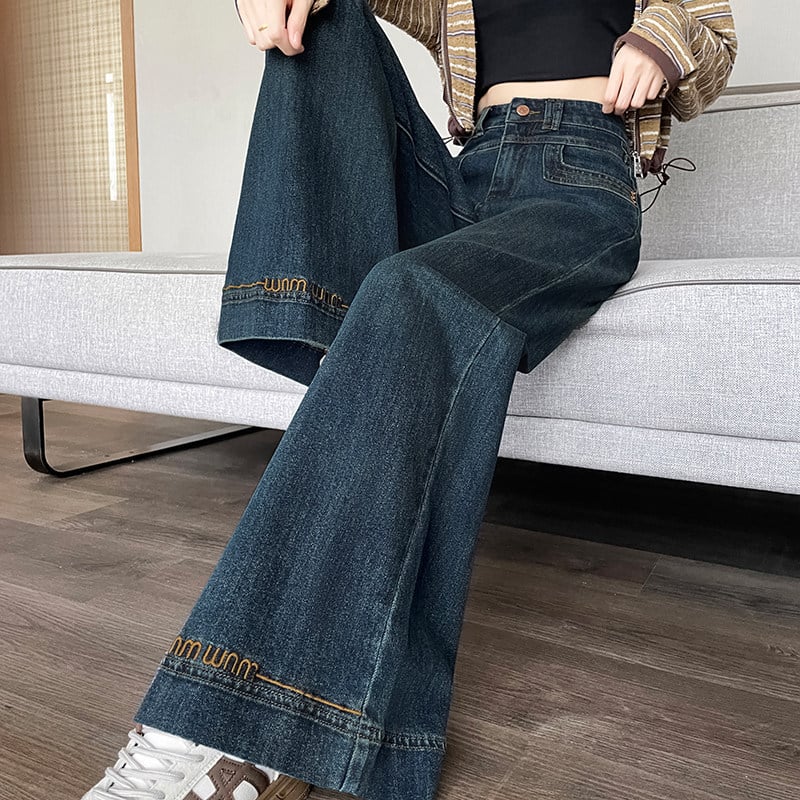 Jeans evazat pentru femei, croială largă, toamna-iarna 2025, design broderie cu litere