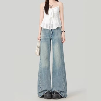 Blugi albastru deschis, talie înaltă, croi lejer, denim spălat, siluetă evazată cu picior larg