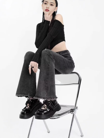 Jeans gri pentru femei din denim, talie înaltă, croială slim, picior ușor evazat, margine franjurată, toamnă–iarna