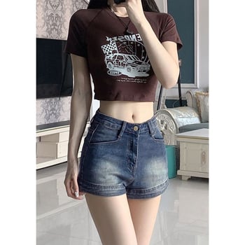 Shorturi din denim cu talie înaltă, stil vintage, detalii uzate, croială slim, talie elastică, vară 2025
