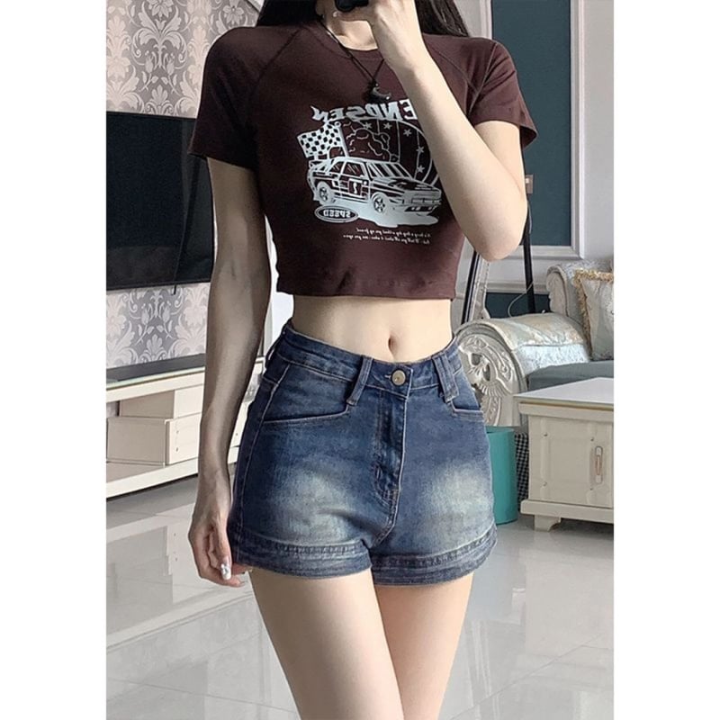 Shorturi din denim cu talie înaltă, stil vintage, detalii uzate, croială slim, talie elastică, vară 2025