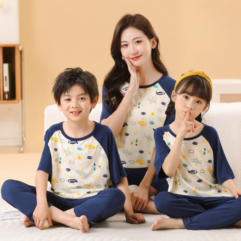 2025 vară – set pijama familie cu desen animat: tricou cu mânecă scurtă și pantaloni lungi, două piese pentru casă
