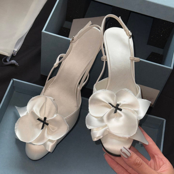Sandale cu design floral ivory-white, toc înalt subțire, pentru femei, vară 2026, vârf rotund, curea din spate, deget deschis