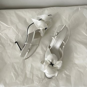Sandale cu design floral ivory-white, toc înalt subțire, pentru femei, vară 2026, vârf rotund, curea din spate, deget deschis