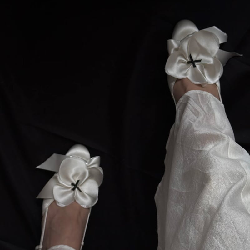 Sandale cu design floral ivory-white, toc înalt subțire, pentru femei, vară 2026, vârf rotund, curea din spate, deget deschis