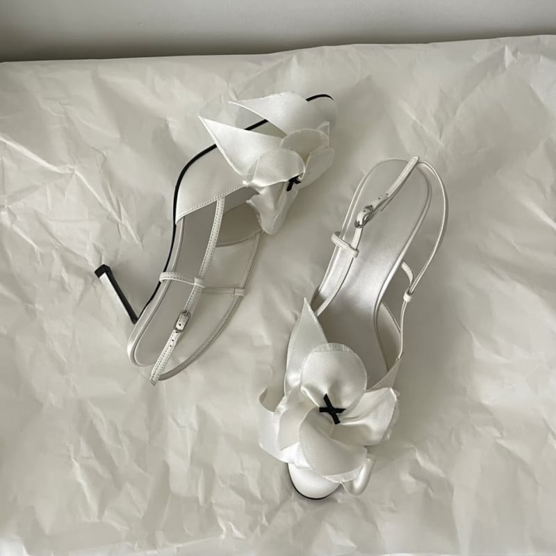 Sandale cu design floral ivory-white, toc înalt subțire, pentru femei, vară 2026, vârf rotund, curea din spate, deget deschis