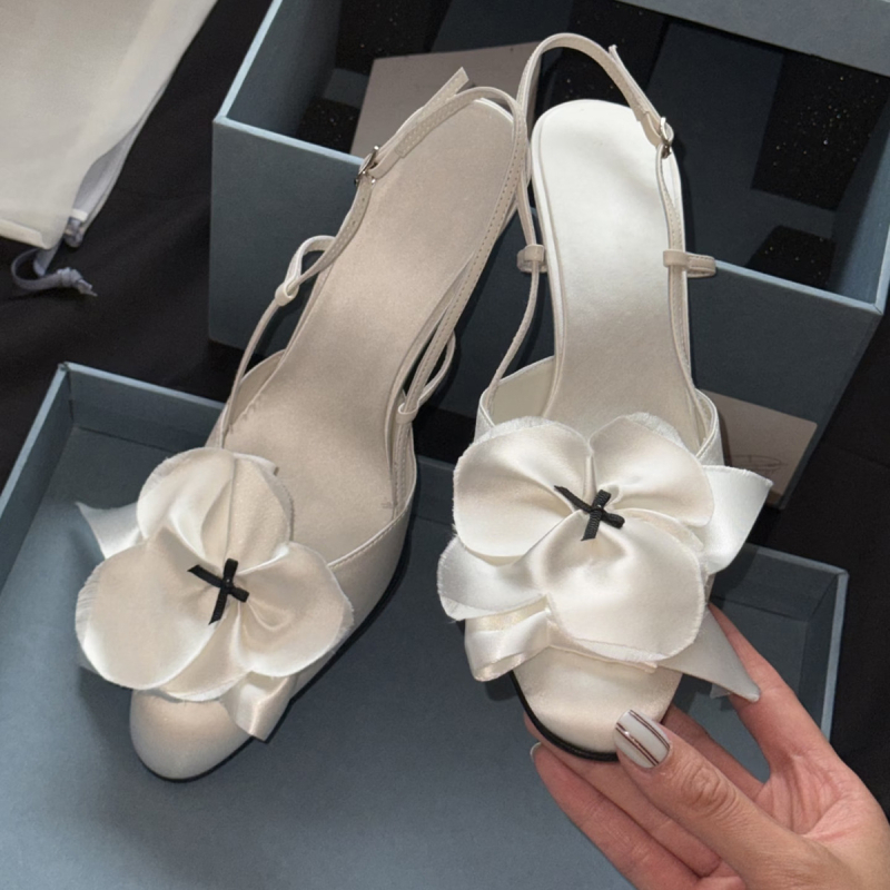 Sandale cu design floral ivory-white, toc înalt subțire, pentru femei, vară 2026, vârf rotund, curea din spate, deget deschis