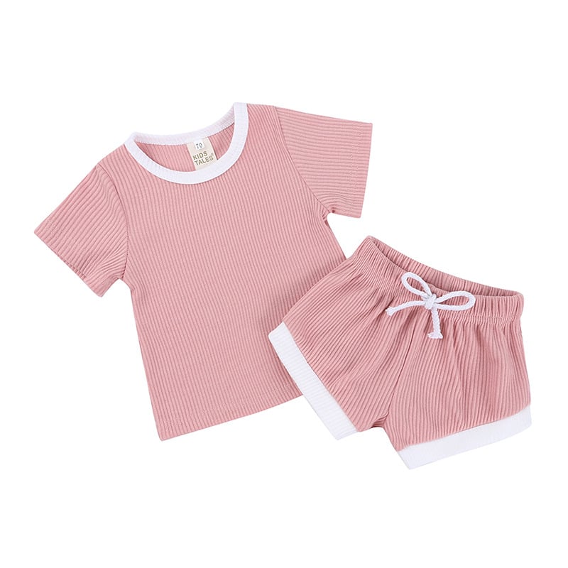Kids Tales Set din două piese pentru bebeluți: tricou cu mânecă scurtă, culoare solidă, și pantaloni scurți