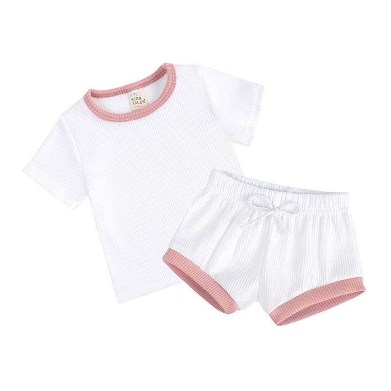 Kids Tales Set din două piese pentru bebeluți: tricou cu mânecă scurtă, culoare solidă, și pantaloni scurți