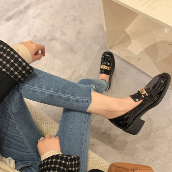Grape Mom Studiolee Elegáns fémlánc retro slip-on bőr cipő középmagas sarkú