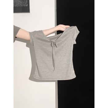 Tricou damă cu decolteu în V, mâneci scurte, detaliu fundă, gri deschis, stil american, croială slim