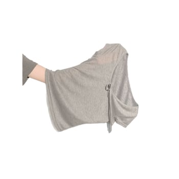 Tricou damă cu decolteu în V, mâneci scurte, detaliu fundă, gri deschis, stil american, croială slim