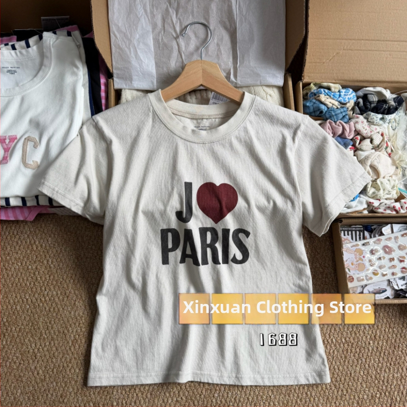 Dámske tričko s krátkym rukávom a úzkym strihom v štýle American Retro Paris s potlačou srdca a písmenami BM