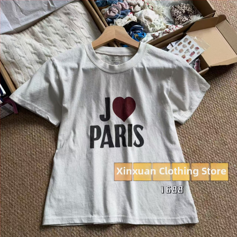 Dámske tričko s krátkym rukávom a úzkym strihom v štýle American Retro Paris s potlačou srdca a písmenami BM