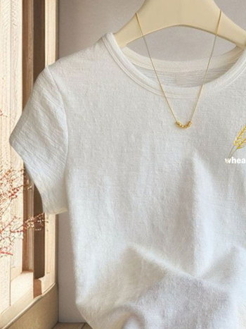 Tricou alb dama cu textură, mâneci scurte, guler rotund, croială lejeră, vară 2026 cu imprimeu desene animate