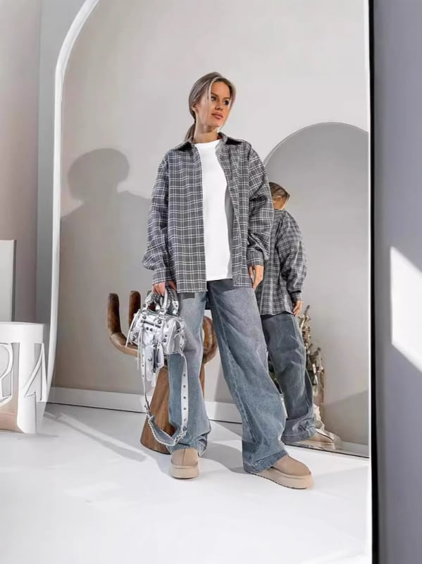 Cămașă oversized gri în carouri, cu rever, pentru femei – primăvara 2025