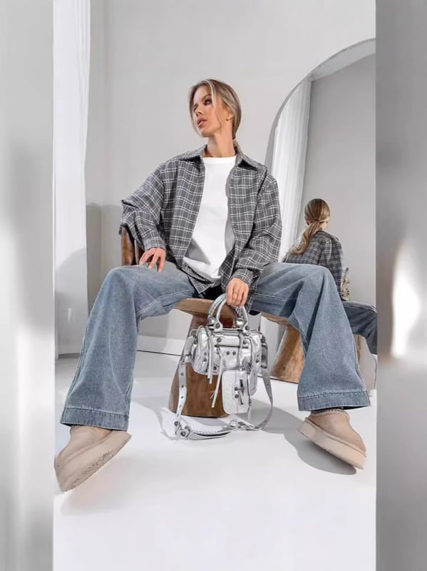 Cămașă oversized gri în carouri, cu rever, pentru femei – primăvara 2025