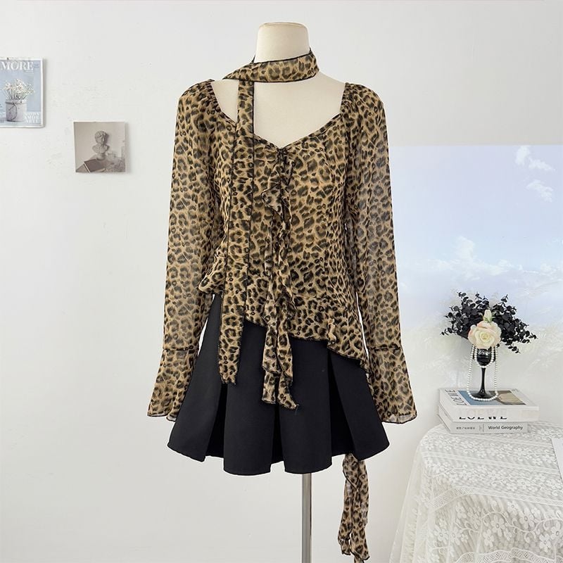Top de damă scurt cu imprimeu leopard, halter-neck cu funda, mâneci clopot, asimetric, umăr unic, toamnă 2025