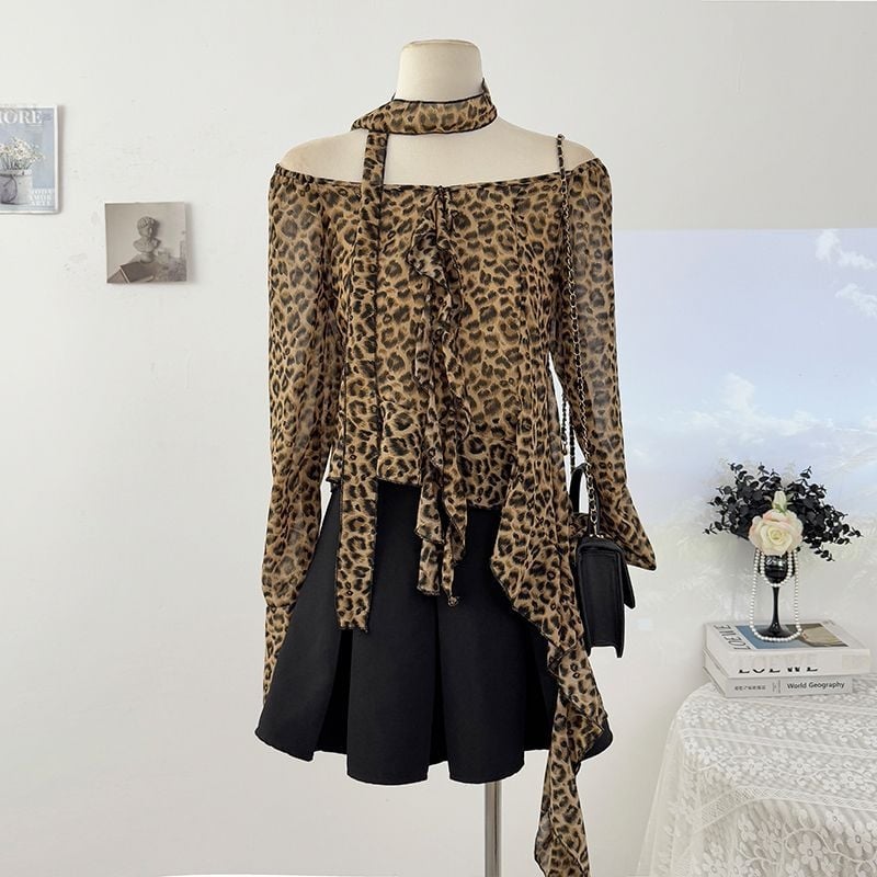 Top de damă scurt cu imprimeu leopard, halter-neck cu funda, mâneci clopot, asimetric, umăr unic, toamnă 2025