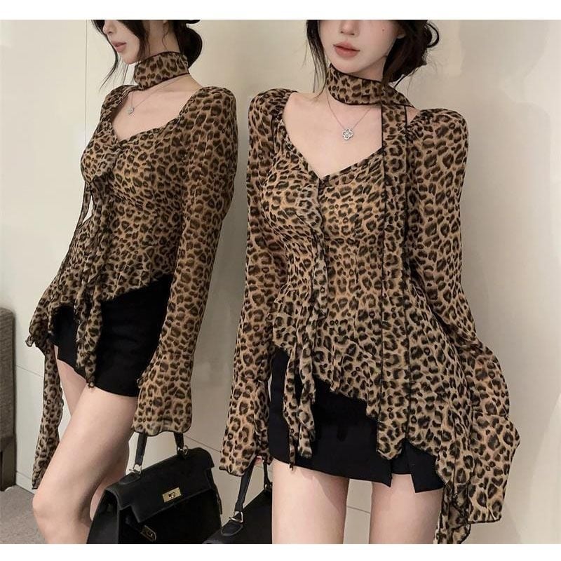 Top de damă scurt cu imprimeu leopard, halter-neck cu funda, mâneci clopot, asimetric, umăr unic, toamnă 2025