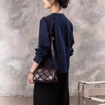 Bluza elegantă de damă cu guler rotund, bordură decorativă și șnur
