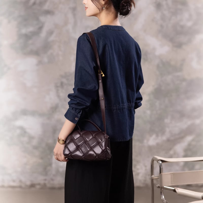 Bluza elegantă de damă cu guler rotund, bordură decorativă și șnur