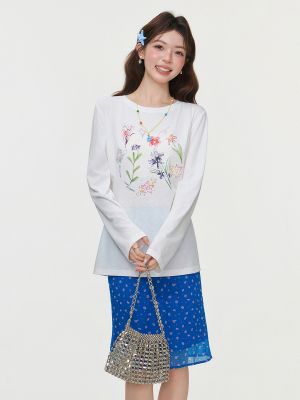 Tricou alb cu imprimeu floral, guler rotund, mâneci lungi, croială lejeră, primăvara 2026