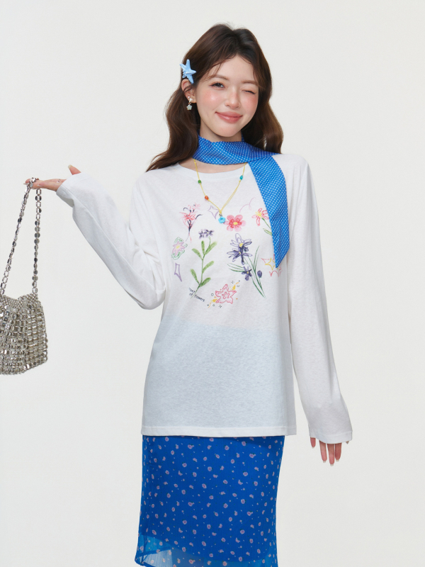 Tricou alb cu imprimeu floral, guler rotund, mâneci lungi, croială lejeră, primăvara 2026