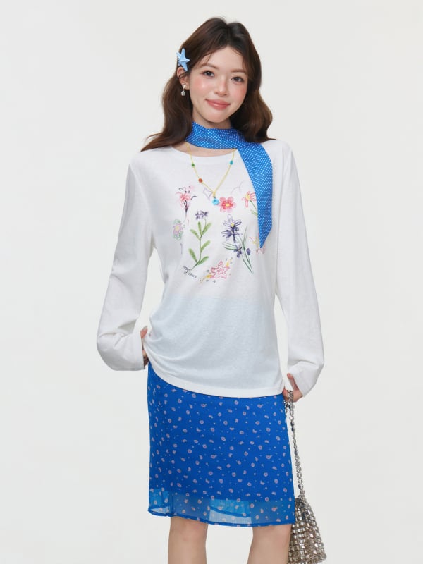 Tricou alb cu imprimeu floral, guler rotund, mâneci lungi, croială lejeră, primăvara 2026