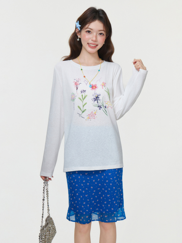 Tricou alb cu imprimeu floral, guler rotund, mâneci lungi, croială lejeră, primăvara 2026