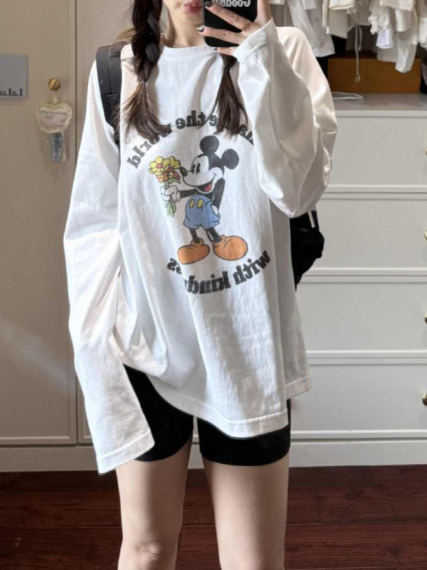 Tricou alb pentru femei, mânecă lungă, croială lejeră, imprimeu cu desene animate, guler rotund, toamna 2025.