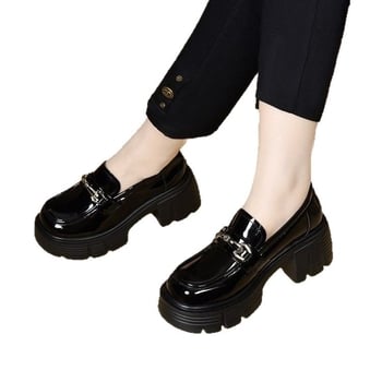 Loafers dama în stil britanic, slip-on, talpă groasă, din piele lucioasă, vară 2026