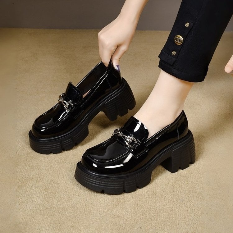 Loafers dama în stil britanic, slip-on, talpă groasă, din piele lucioasă, vară 2026