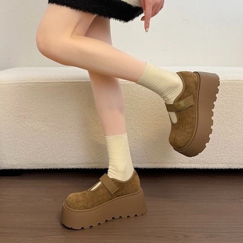 Női platformos cipők a magasság növelésére, Birkenstock-stílusú Mary Jane loaferek, 2026 tavasz