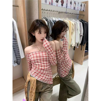 Tricou damă cu mâneci lungi, în carouri roșii, croi slim, crop top, design neregulat