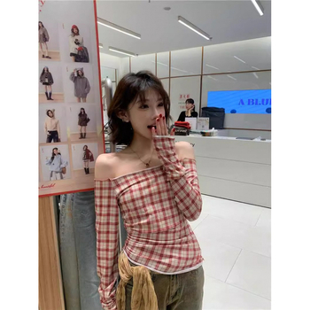 Tricou damă cu mâneci lungi, în carouri roșii, croi slim, crop top, design neregulat