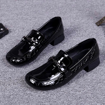Pantofi dama în stil britanic, din piele patent, loafers fără șireturi, vârf rotund, comozi, casual.